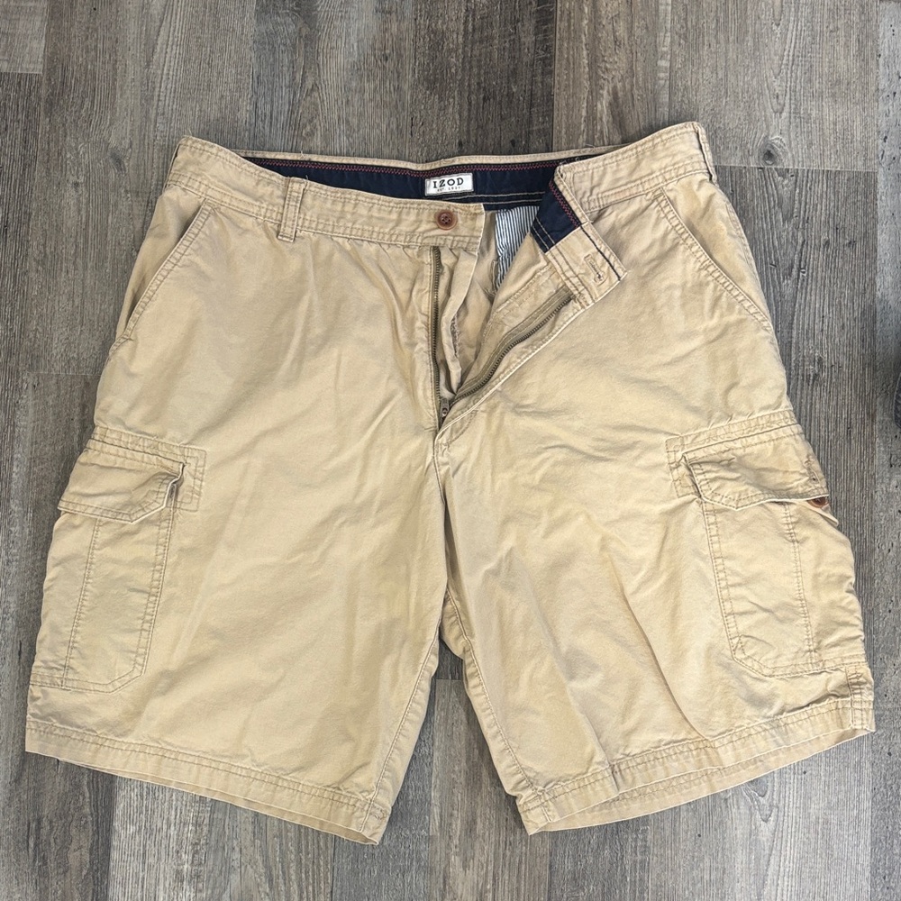 Izod Men's Beige Cargo Shorts